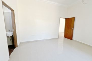 Johor Bahru / Taman Perling / Double Storey Semi D