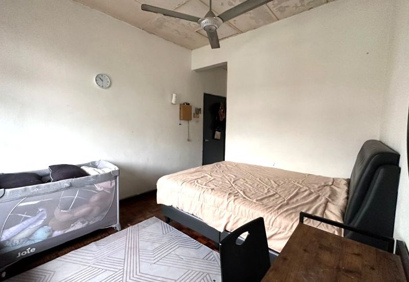 Skudai Taman Tan Sri Yaacob / Jalan Putra /  Double Storey Medium Cost 