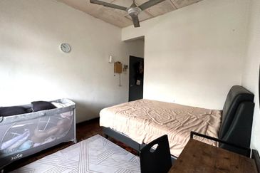 Skudai Taman Tan Sri Yaacob / Jalan Putra /  Double Storey Medium Cost 