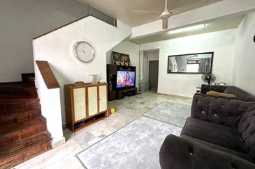 Skudai Taman Tan Sri Yaacob / Jalan Putra /  Double Storey Medium Cost 