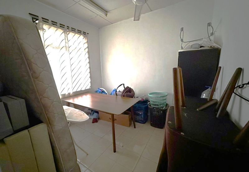 Skudai Taman Tan Sri Yaacob / Jalan Putra /  Double Storey Medium Cost 