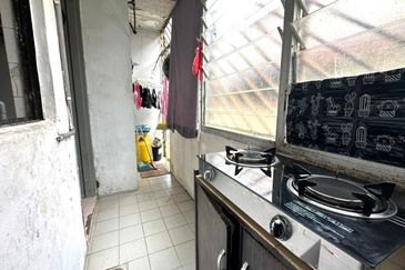 Skudai Taman Tan Sri Yaacob / Jalan Putra /  Double Storey Medium Cost 