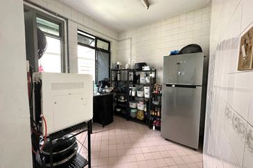 Skudai Taman Tan Sri Yaacob / Jalan Putra /  Double Storey Medium Cost 