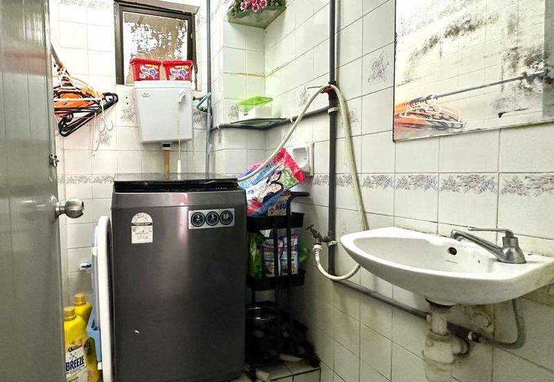 Skudai Taman Tan Sri Yaacob / Jalan Putra /  Double Storey Medium Cost 