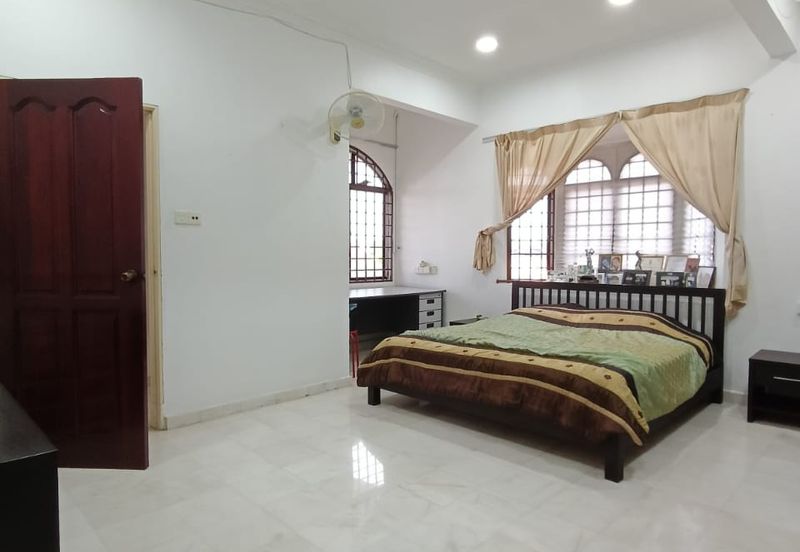 Johor Bahru/ Town Taman Iskandar / 2.5 Storey Corner Bungalow