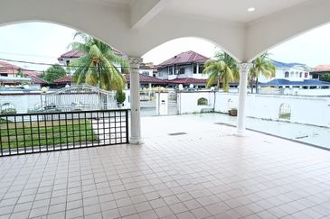 Johor Bahru/ Town Taman Iskandar / 2.5 Storey Corner Bungalow