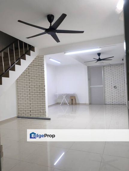 Kulai Bandar Putra / Jalan cemara / Double Storey Medium Cost /𝟰 Air Cold 𝟮 water heater Table Top lcebox Auto Gate, Johor, Kulai