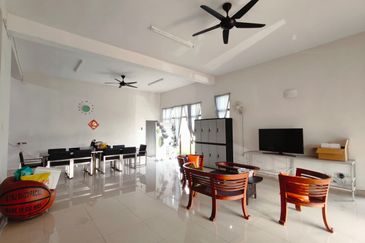 Kulai / Bardar Indahpura (Lake View) Double Storey Semi D Corner House 