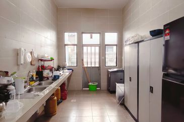 Kulai / Bardar Indahpura (Lake View) Double Storey Semi D Corner House 