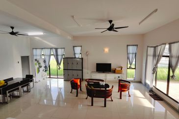 Kulai / Bardar Indahpura (Lake View) Double Storey Semi D Corner House 