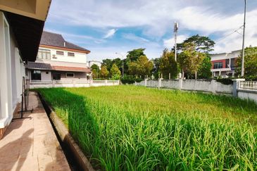 Kulai / Bardar Indahpura (Lake View) Double Storey Semi D Corner House 