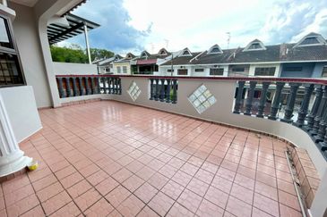 Skudai / Taman Sri Skudai / Double Storey House /  Furnished  Kitchen fully extended 