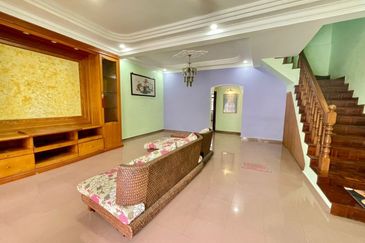 Skudai / Taman Sri Skudai / Double Storey House /  Furnished  Kitchen fully extended 