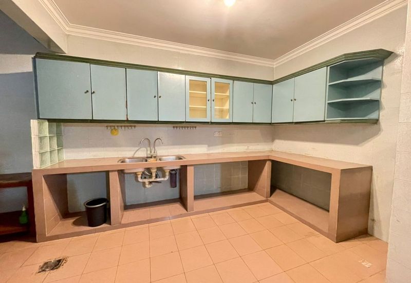 Skudai / Taman Sri Skudai / Double Storey House /  Furnished  Kitchen fully extended 