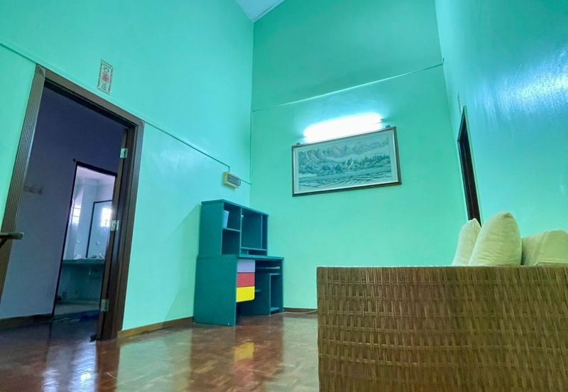 Skudai / Taman Sri Skudai / Double Storey House /  Furnished  Kitchen fully extended 