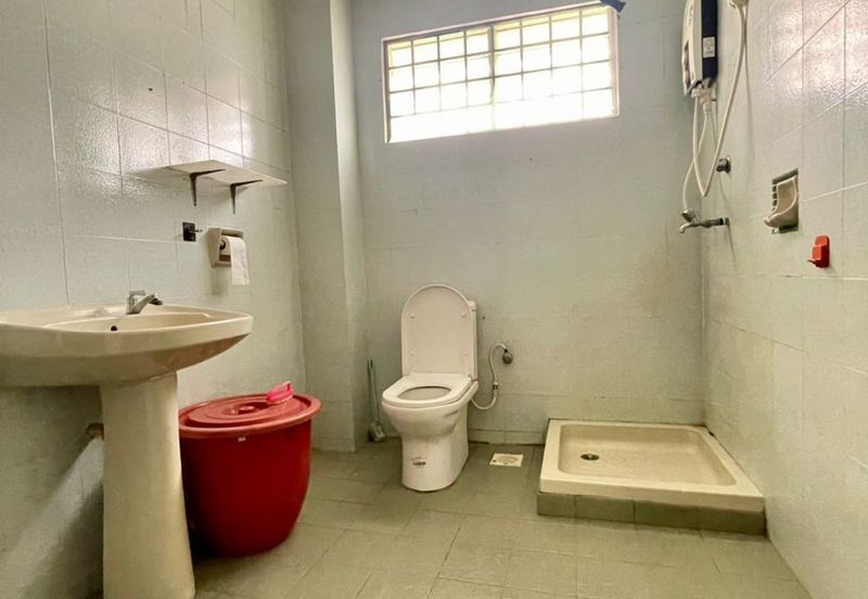 Skudai / Taman Sri Skudai / Double Storey House /  Furnished  Kitchen fully extended 