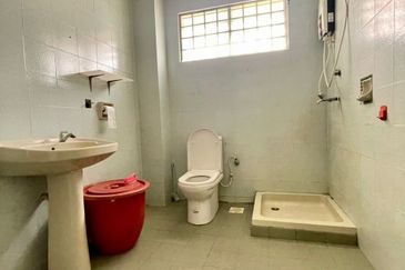 Skudai / Taman Sri Skudai / Double Storey House /  Furnished  Kitchen fully extended 