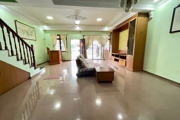 Skudai / Taman Sri Skudai / Double Storey House /  Furnished  Kitchen fully extended 