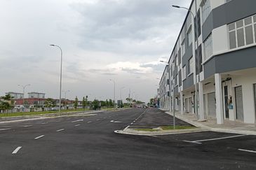 Kulai Bandar Indahpura/ Jalan Kiambang/Vervocity New Shop Endlot