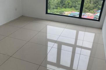 Johor Bahru / Taman Perling / Jalan Sutera Kuning / 8 Scape Residences / Serviced Apartment
