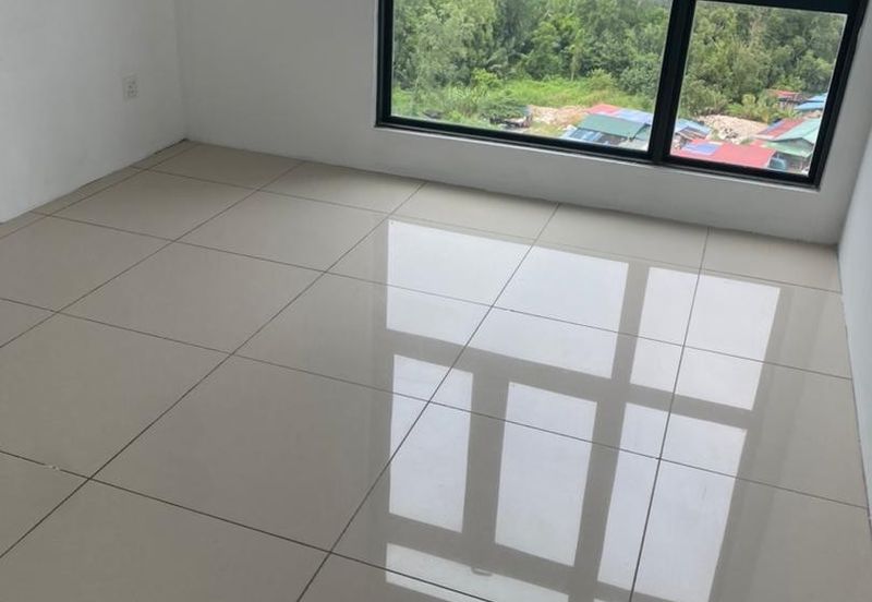 Johor Bahru / Taman Perling / Jalan Sutera Kuning / 8 Scape Residences / Serviced Apartment