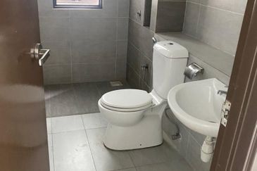 Johor Bahru / Taman Perling / Jalan Sutera Kuning / 8 Scape Residences / Serviced Apartment