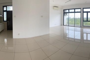 Johor Bahru / Taman Perling / Jalan Sutera Kuning / 8 Scape Residences / Serviced Apartment
