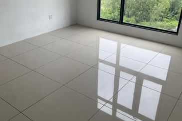 Johor Bahru / Taman Perling / Jalan Sutera Kuning / 8 Scape Residences / Serviced Apartment