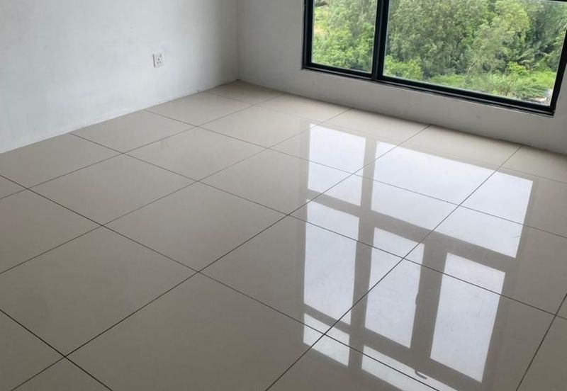 Johor Bahru / Taman Perling / Jalan Sutera Kuning / 8 Scape Residences / Serviced Apartment