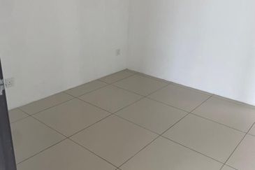 Johor Bahru / Taman Perling / Jalan Sutera Kuning / 8 Scape Residences / Serviced Apartment