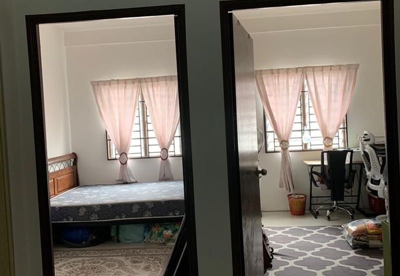 Pasir Gudang / Taman Scientex / Jalan Tempua 1 / Double Storey Terrace House Unblock view / Original good condition 