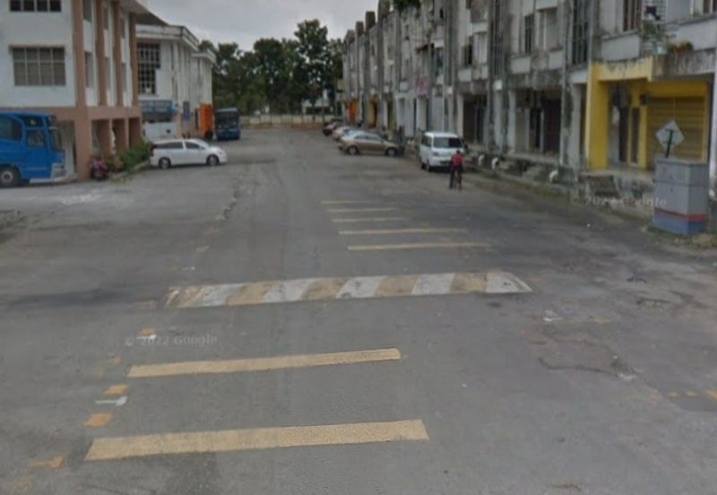 Kulai /Taman Putri Kulai / Jalan Sri Putri 5/7 - Three Storey ShopLot 