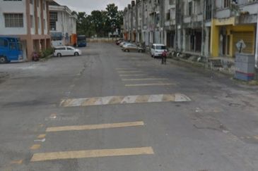 Kulai /Taman Putri Kulai / Jalan Sri Putri 5/7 - Three Storey ShopLot 