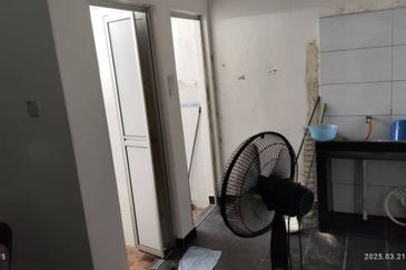 Kulai / Taman Putri Kulai / Sri Putri 5 / Three Storey Shoplot