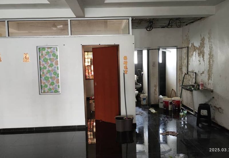 Kulai / Taman Putri Kulai / Sri Putri 5 / Three Storey Shoplot