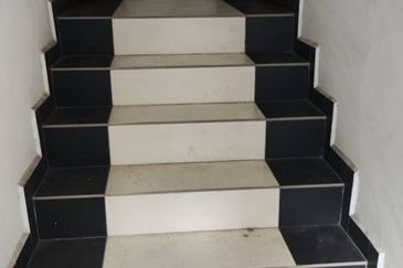 Kulai / Taman Putri Kulai / Sri Putri 5 / Three Storey Shoplot