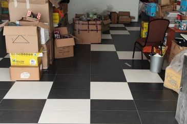 Kulai / Taman Putri Kulai / Sri Putri 5 / Three Storey Shoplot