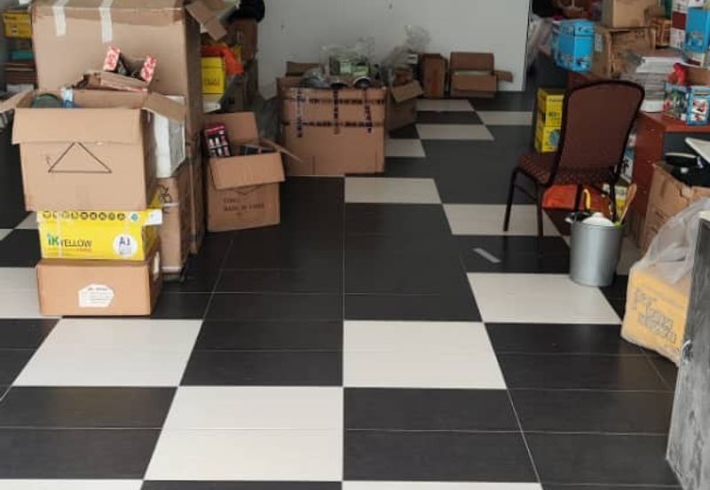 Kulai / Taman Putri Kulai / Sri Putri 5 / Three Storey Shoplot