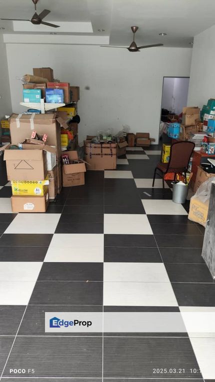 Kulai / Taman Putri Kulai / Sri Putri 5 / Three Storey Shoplot, Johor, Kulai