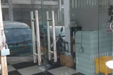 Kulai / Taman Putri Kulai / Sri Putri 5 / Three Storey Shoplot