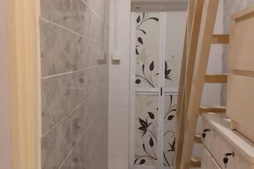 Kulai / Senai / Saleng /Taman Muhibbah / Jalan Jambu / 2.5 storey terrace house