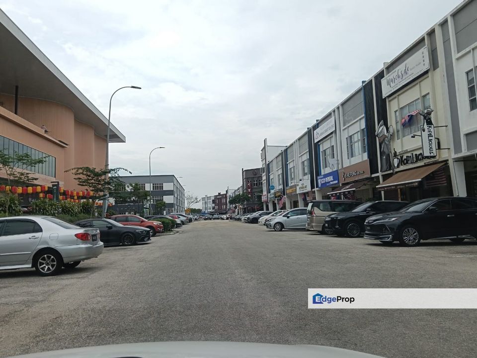 Kulai Bandar Indahpura / Vervocity Jalan Kimbang / Three Storey Shop Office  火红新商圈,3层楼店铺有两间,可连在一起租, Johor, Kulai
