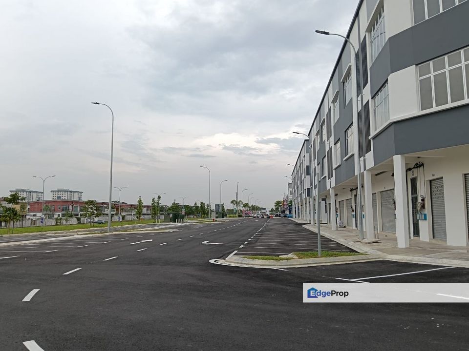 Kulai Bandar Indahpura / Vervocity Jalan Kimbang / Three Storey Shop Office  火红新商圈,3层楼店铺有两间,可连在一起租, Johor, Kulai