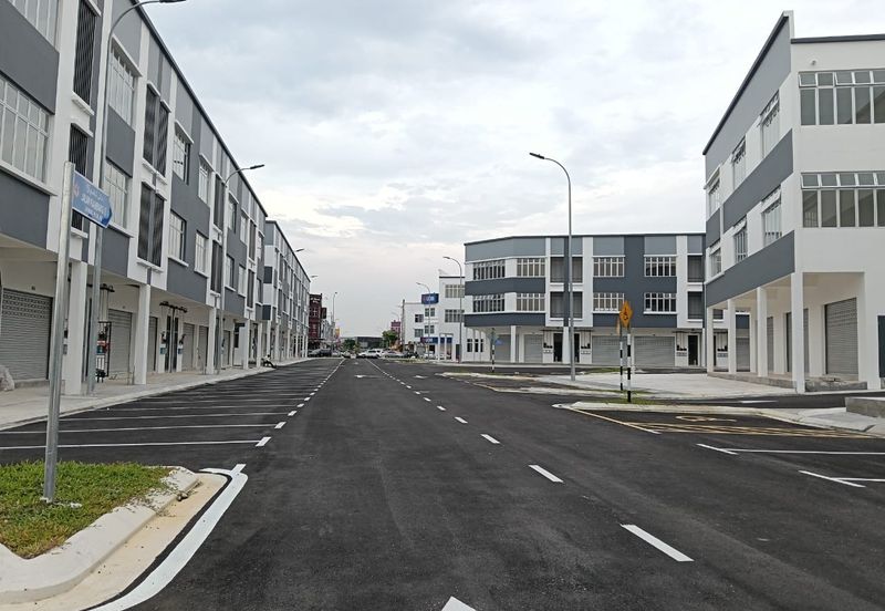 Kulai Bandar Indahpura / Vervocity Jalan Kimbang / Three Storey Shop Office  火红新商圈,3层楼店铺有两间,可连在一起租