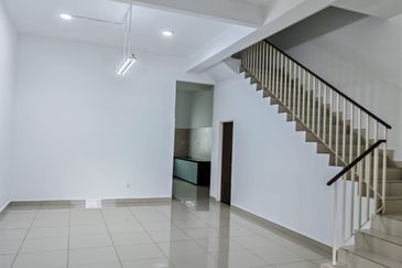 Johor Bahru / Tmn Mount Austin / Taman Austin Residence /Double Storey House / G&G