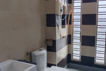 Johor Bahru / Tmn Mount Austin / Taman Austin Residence /Double Storey House / G&G