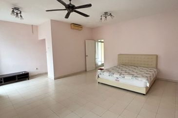 Kulai / Bandar Putra / IOI Palm Villa / Gate B / Jalan Ceria / Big Double Storey Corner Terrance