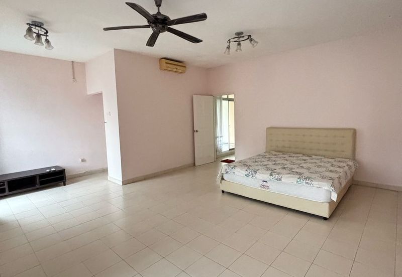 Kulai / Bandar Putra / IOI Palm Villa / Gate B / Jalan Ceria / Big Double Storey Corner Terrance