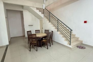 Kulai / Bandar Putra / IOI Palm Villa / Gate B / Jalan Ceria / Big Double Storey Corner Terrance