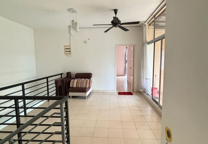 Kulai / Bandar Putra / IOI Palm Villa / Gate B / Jalan Ceria / Big Double Storey Corner Terrance